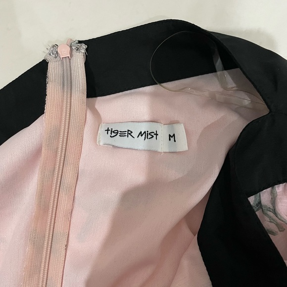 Pink floral off the shoulder playsuit with black detailing - Picture 7 of 9